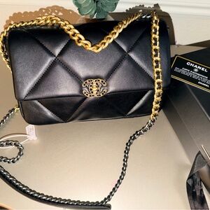 New with box & tag CC Quilted Crossbody Bag in Black with two tone Chain